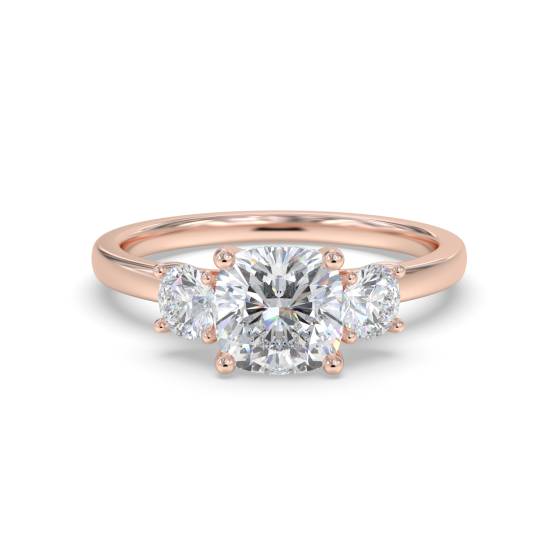 Klassischer Trilogie-Ring mit Kissen- und Runddiamanten