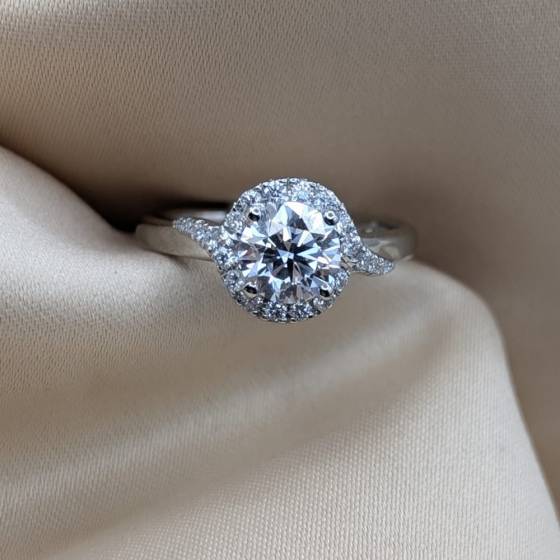1.25ct VVS1/D Lab Grown Round Diamond Halo Ring in Platinum