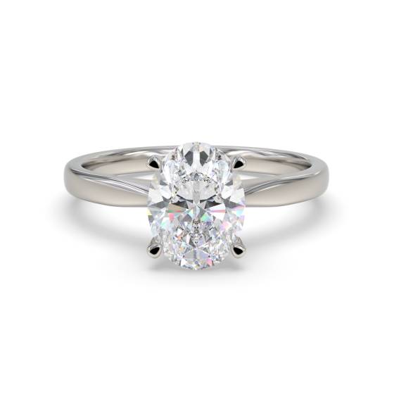 Verlobungsring mit ovalem Diamanten