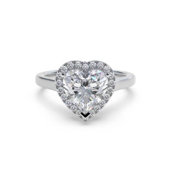 Herzförmiger Diamantring mit einzelnem Halo