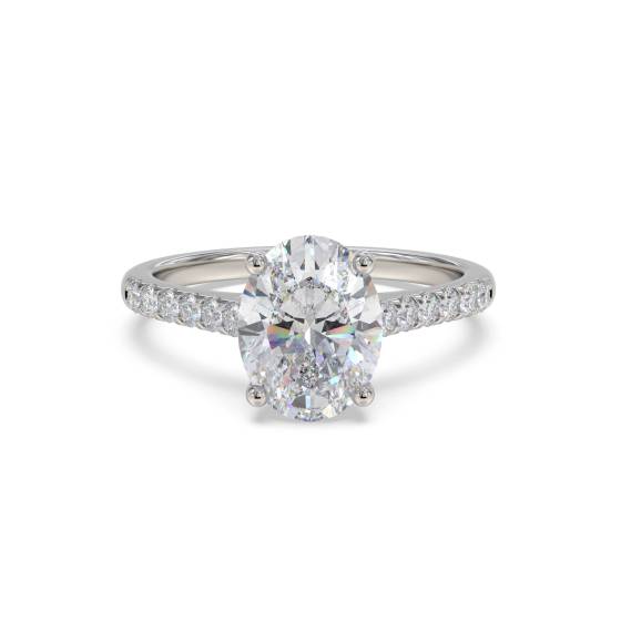 Ring mit ovalem Diamanten an der Schulter