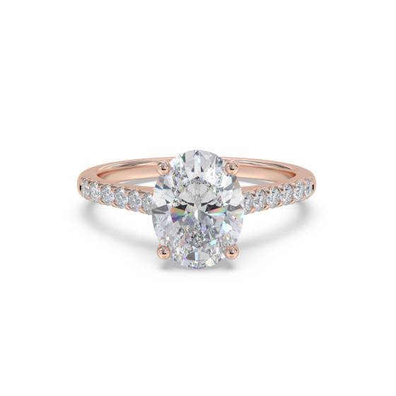 Ring mit ovalem Diamanten an der Schulter