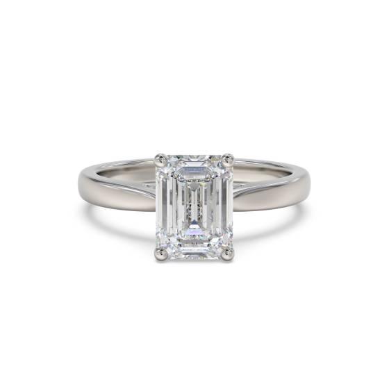 Eleganter Verlobungsring mit Smaragd und Diamanten