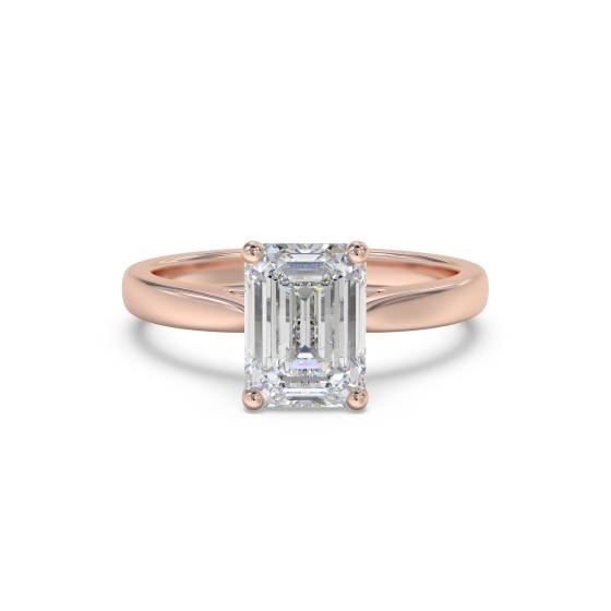 Eleganter Verlobungsring mit Smaragd und Diamanten