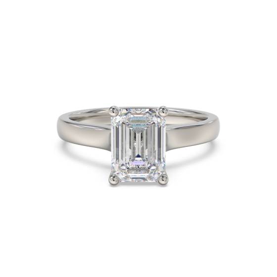 Traditioneller Verlobungsring mit Smaragd und Diamanten