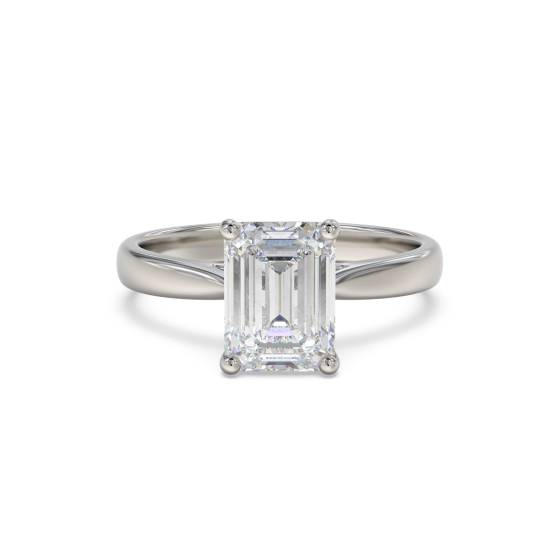 Eleganter Verlobungsring mit Smaragd und Diamanten