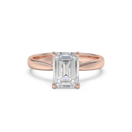 Eleganter Verlobungsring mit Smaragd und Diamanten