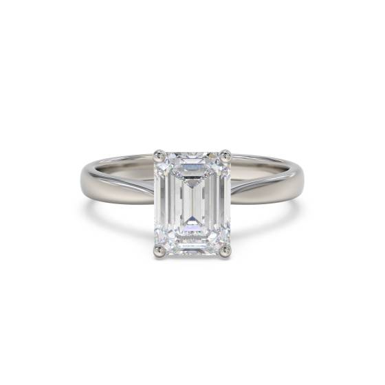 Eleganter Verlobungsring mit Smaragd und Diamanten