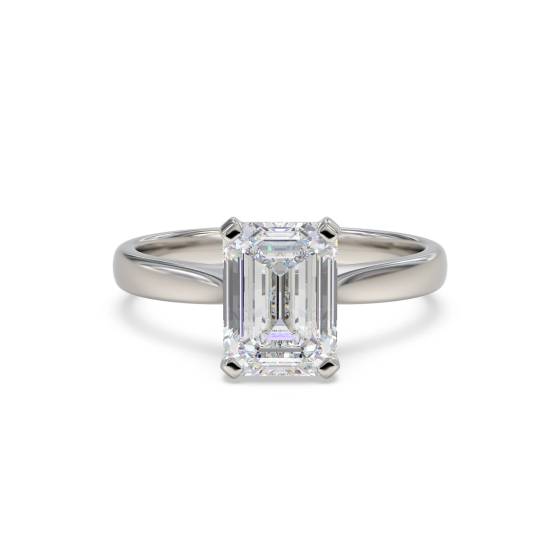 Klassischer Verlobungsring mit Smaragd und Diamanten