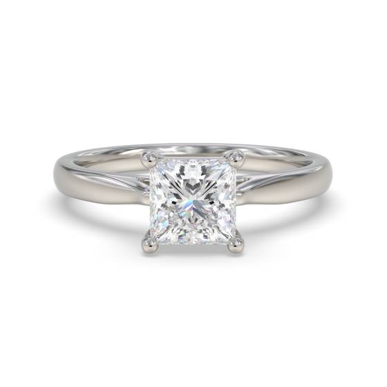 Eleganter Verlobungsring mit Prinzessdiamant