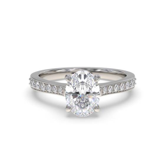 Ring mit ovalem Diamanten an der Schulter