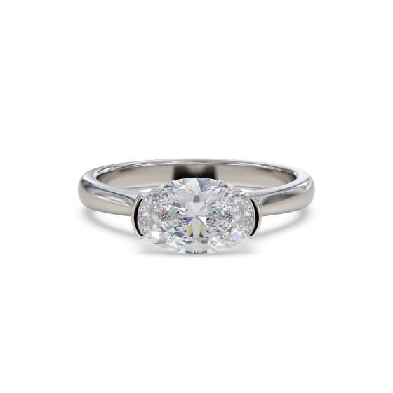Traditioneller ovaler Diamant-Verlobungsring