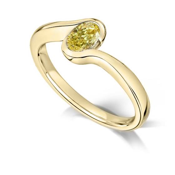 Ring mit ovalem, gelbem Diamanten (Solitär)