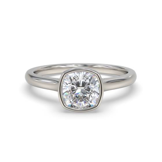 Ring mit Diamantfassung im Kissen-Design