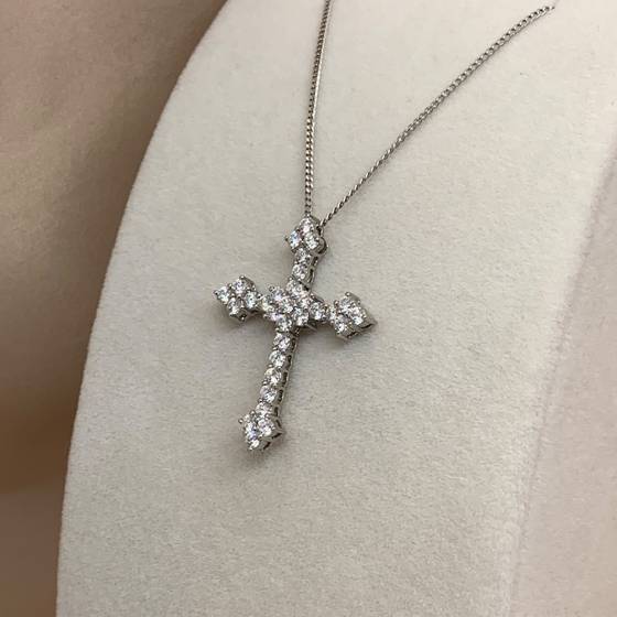 1.15ct VVS/D-E Natural Round Diamond Cross Pendant in Platinum