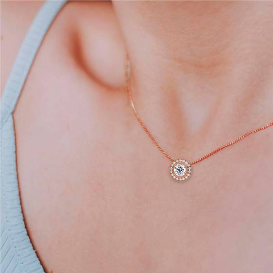 Runder Diamant-Anhänger mit Halo-Fassung