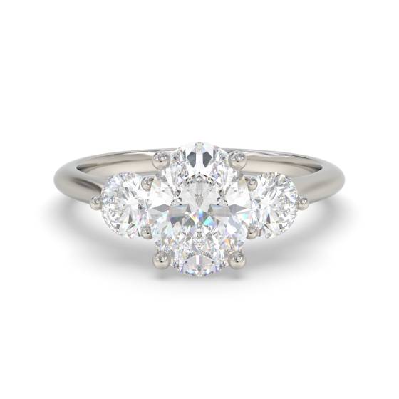 Ovaler und runder Trilogie-Diamantring