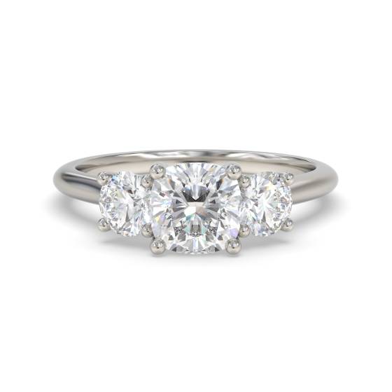 Kissen- und Rund-Trilogie-Diamantring