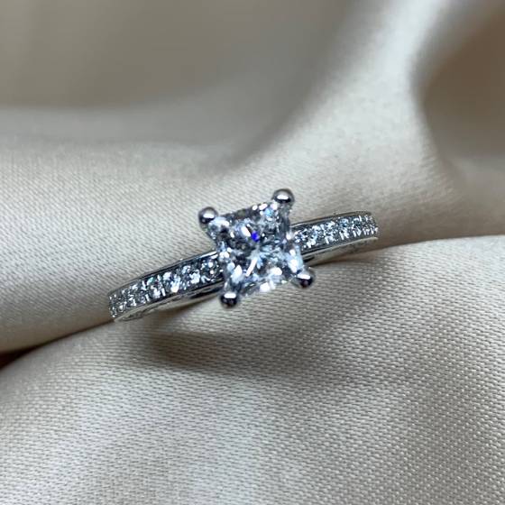 1.40ct SI2/D Natural Princess Diamond Shoulder Set Ring in 18k White Gold