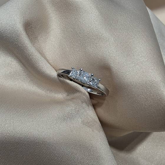 0.46Ct SI/FG Prinzessinnenschliff Diamant Trilogie Ring