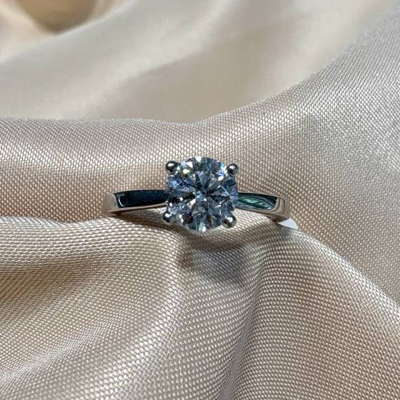 0.90ct IF/D Natural Round Diamond Solitaire Ring in Platinum