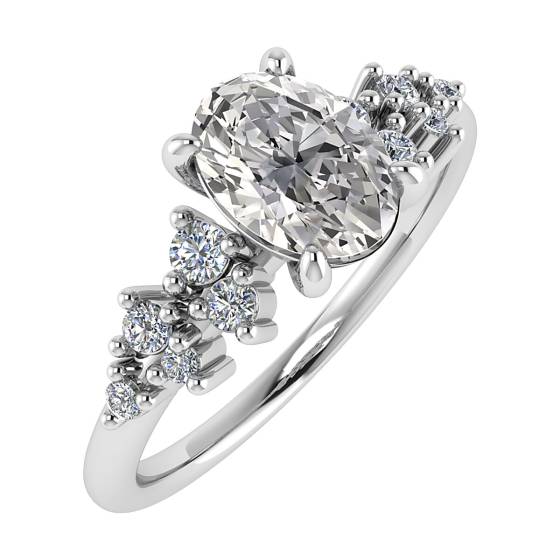 Ring mit ovalem Diamanten an der Schulter