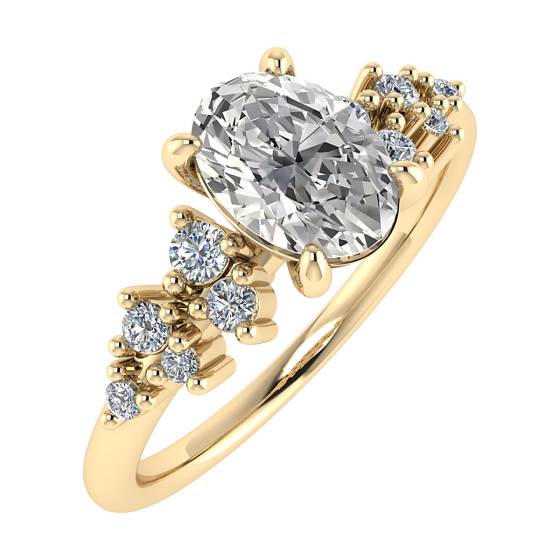 Ring mit ovalem Diamanten an der Schulter