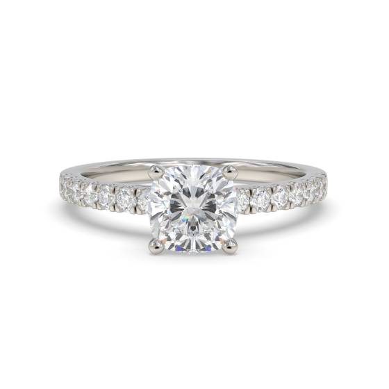 Ring mit kissenförmigem Diamanten an der Schulter