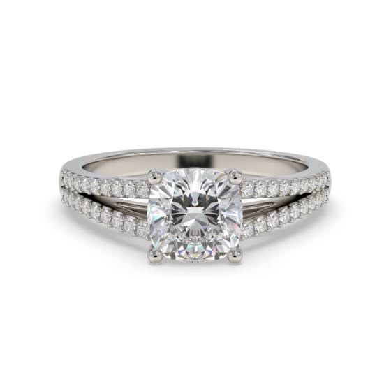Ring mit kissenförmigem Diamanten an der Schulter
