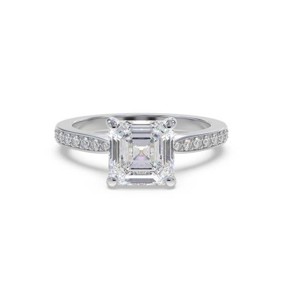 Verlobungsring mit Asscher-Diamanten an den Schultern