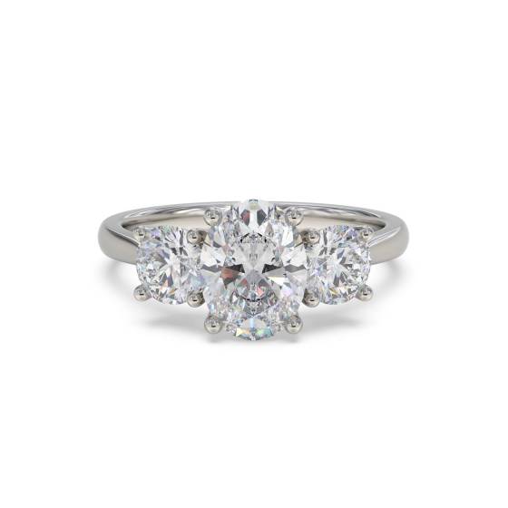 Eleganter Trilogie-Ring mit ovalen und runden Diamanten