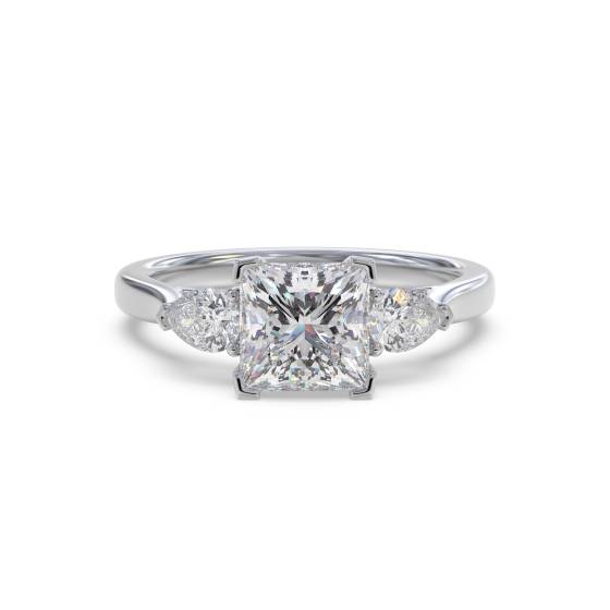 Eleganter Trilogie-Ring aus Prinzess- und Birnenschliff-Diamanten