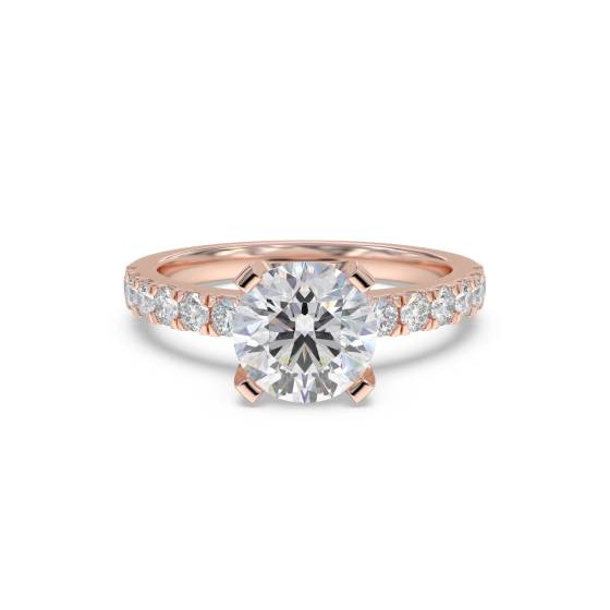 Verlobungsring mit Diamanten in Schulterfassung
