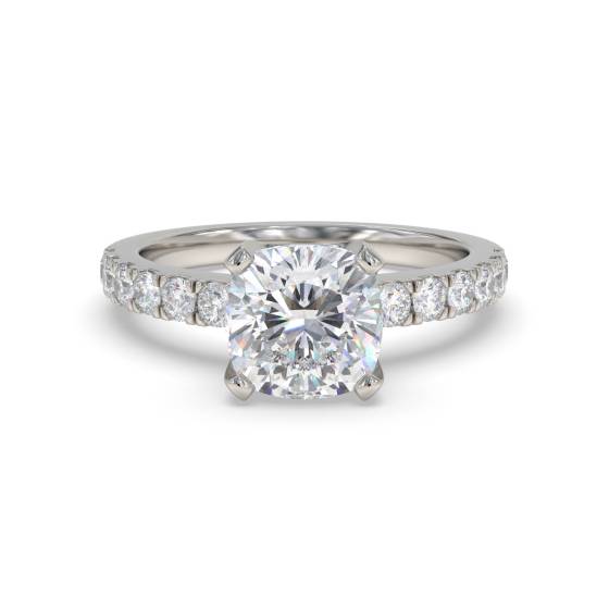 Ring mit kissenförmigem Diamanten an der Schulter