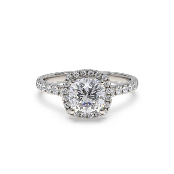 Kissenförmiger Diamantring mit Halo-Schulterfassung