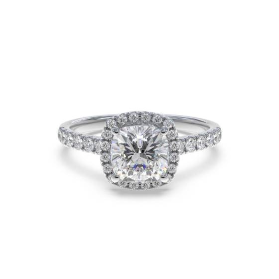 Kissenförmiger Diamantring mit Halo-Schulterfassung