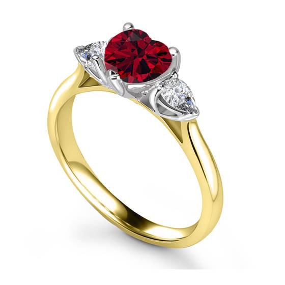 Herzförmiger Diamant- und Rubin-Trilogie-Ring