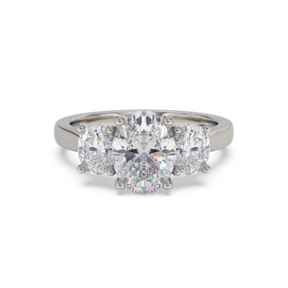 Eleganter ovaler Diamant-Trilogie-Ring