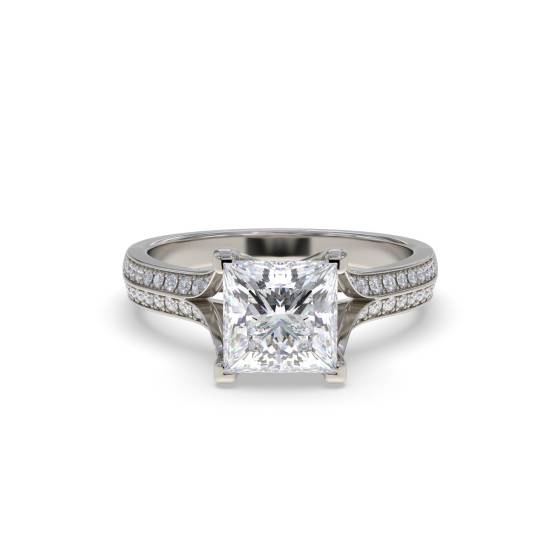 Eleganter Prinzess-Diamant-Ring mit geteilter Schulterpartie