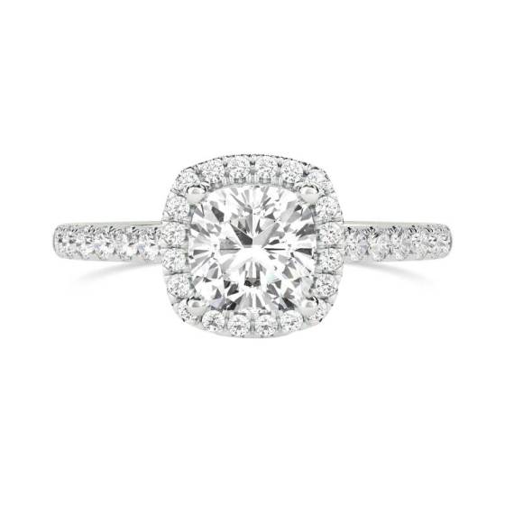 Kissenförmiger Diamantring mit Halo-Schulterfassung