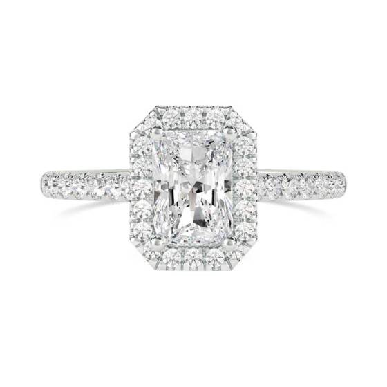 Ring mit strahlendem Diamanten und einzelnem Halo-Schulterteil