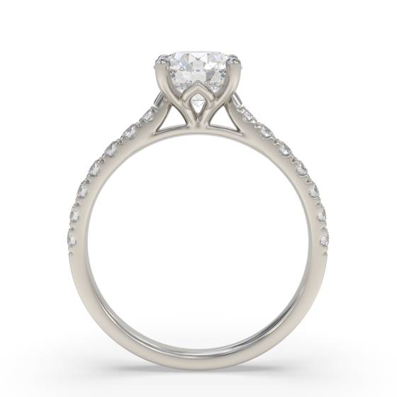 Verlobungsring mit Diamanten im Schulterbereich
