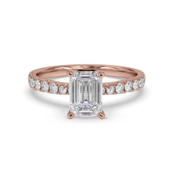 Verlobungsring mit Smaragd-Schulterbesatz und Diamanten