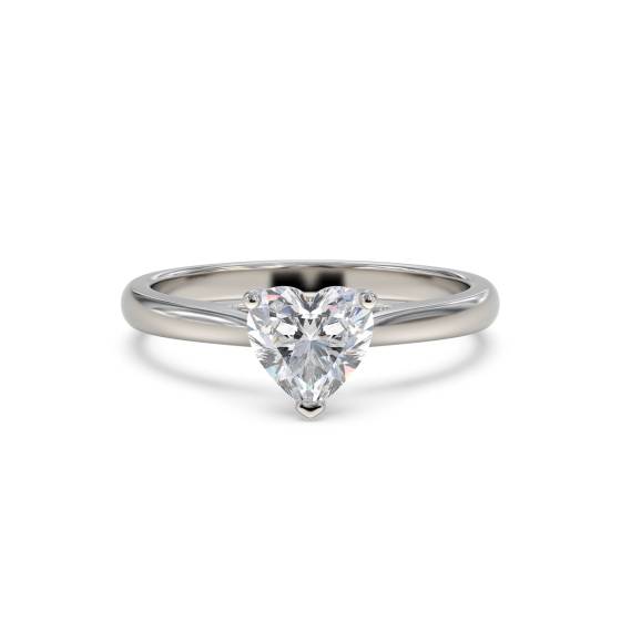 Klassischer Verlobungsring mit Herzdiamant