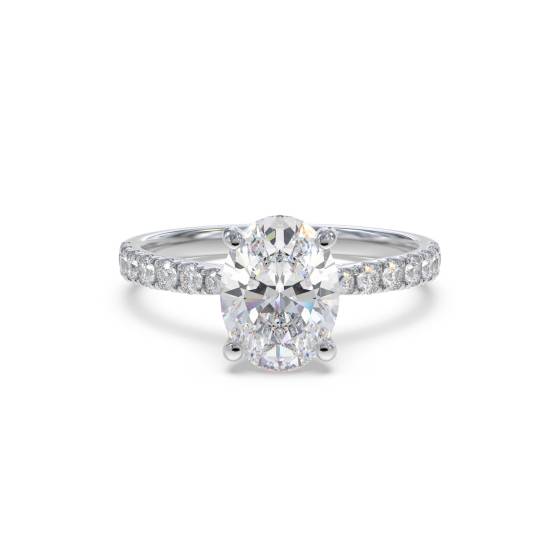 Ring mit ovalem Diamanten an der Schulter