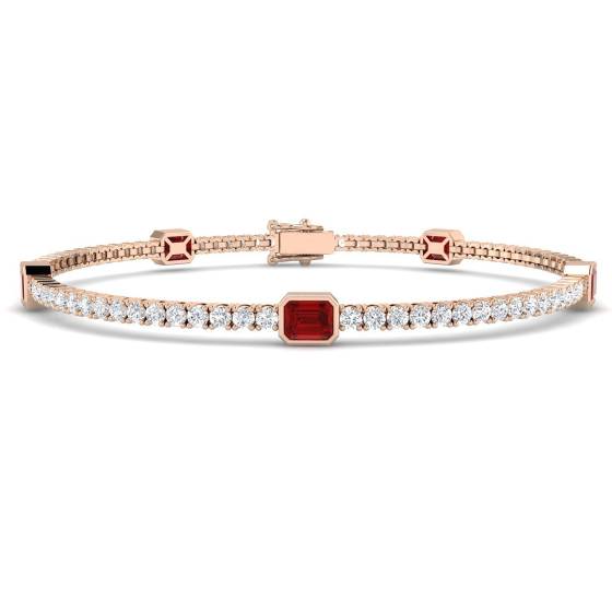 Armband mit smaragdgeschliffenem Rubin und runden Diamanten