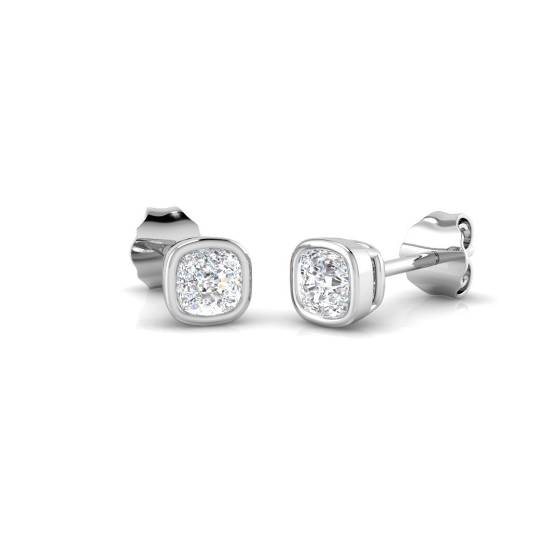 Ohrstecker mit Diamantfassung im Kissen-Design