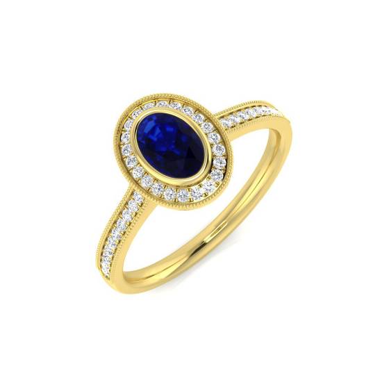 Ring mit ovalem, blauem Saphir in Lünettenfassung