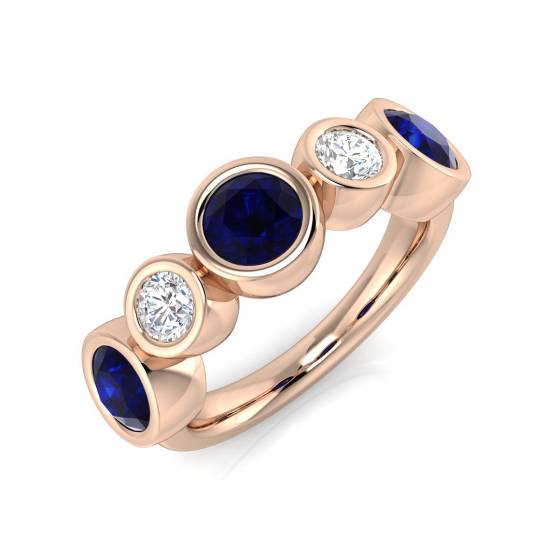 Ring mit rundem, blauem Saphir in Lünettenfassung