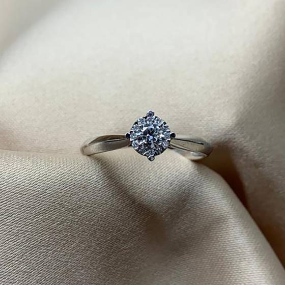 0.20ct VS/F Natural Round Cut Diamond Designer Ring in 18k White Gold